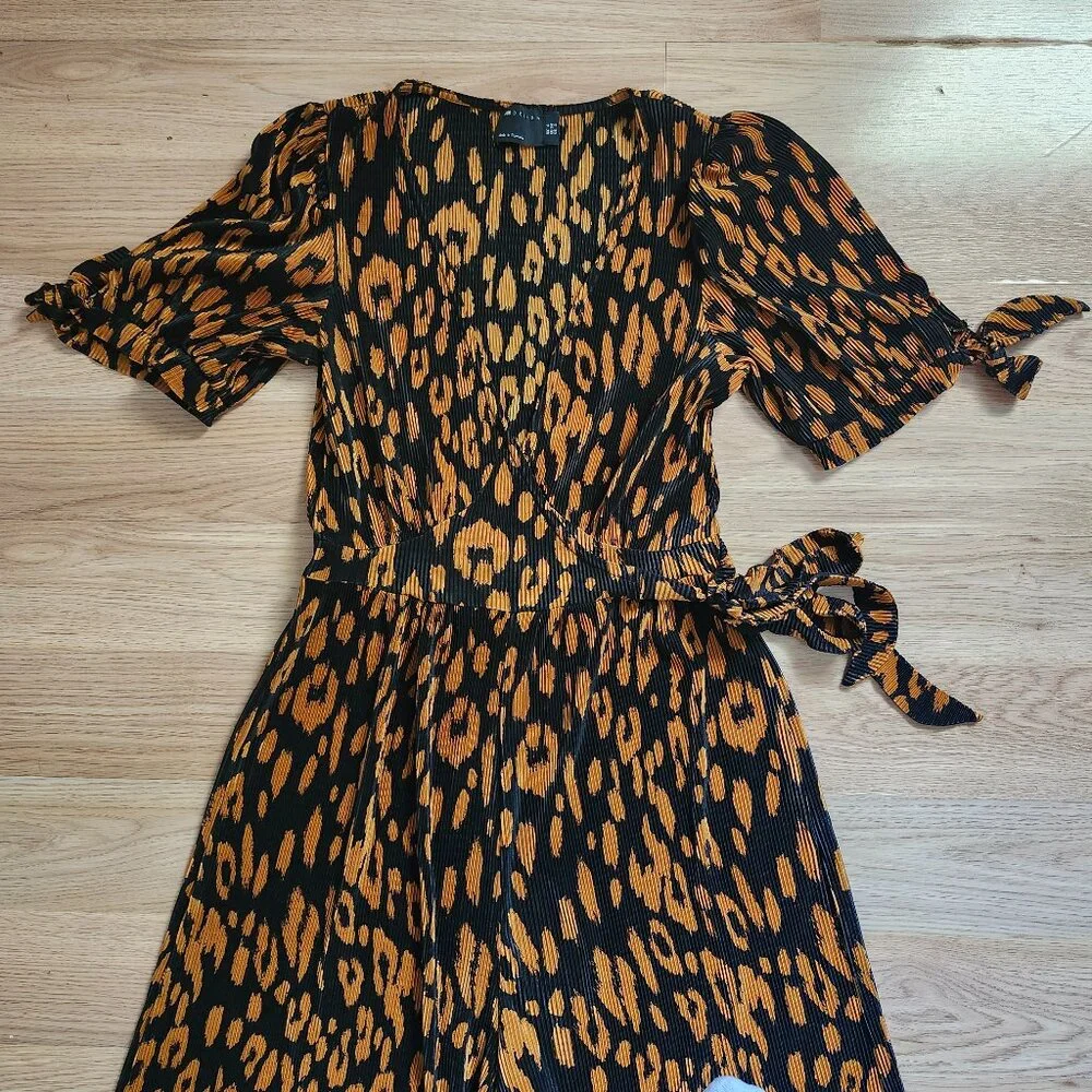 ASOS plisse wwrap jumpsuit in rust animal print - Picture 2 of 5
